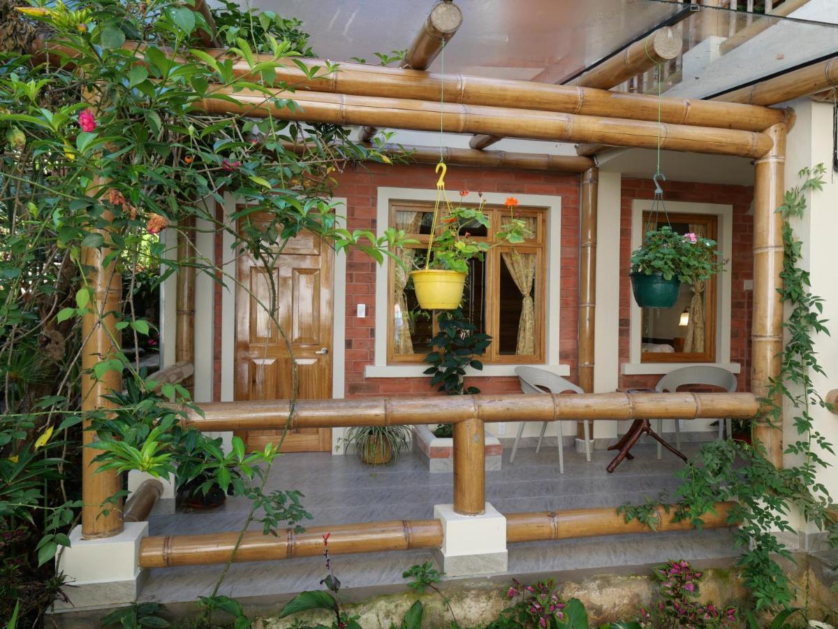 Casa Del Rio En Mindo Bed & Breakfast ภายนอก รูปภาพ