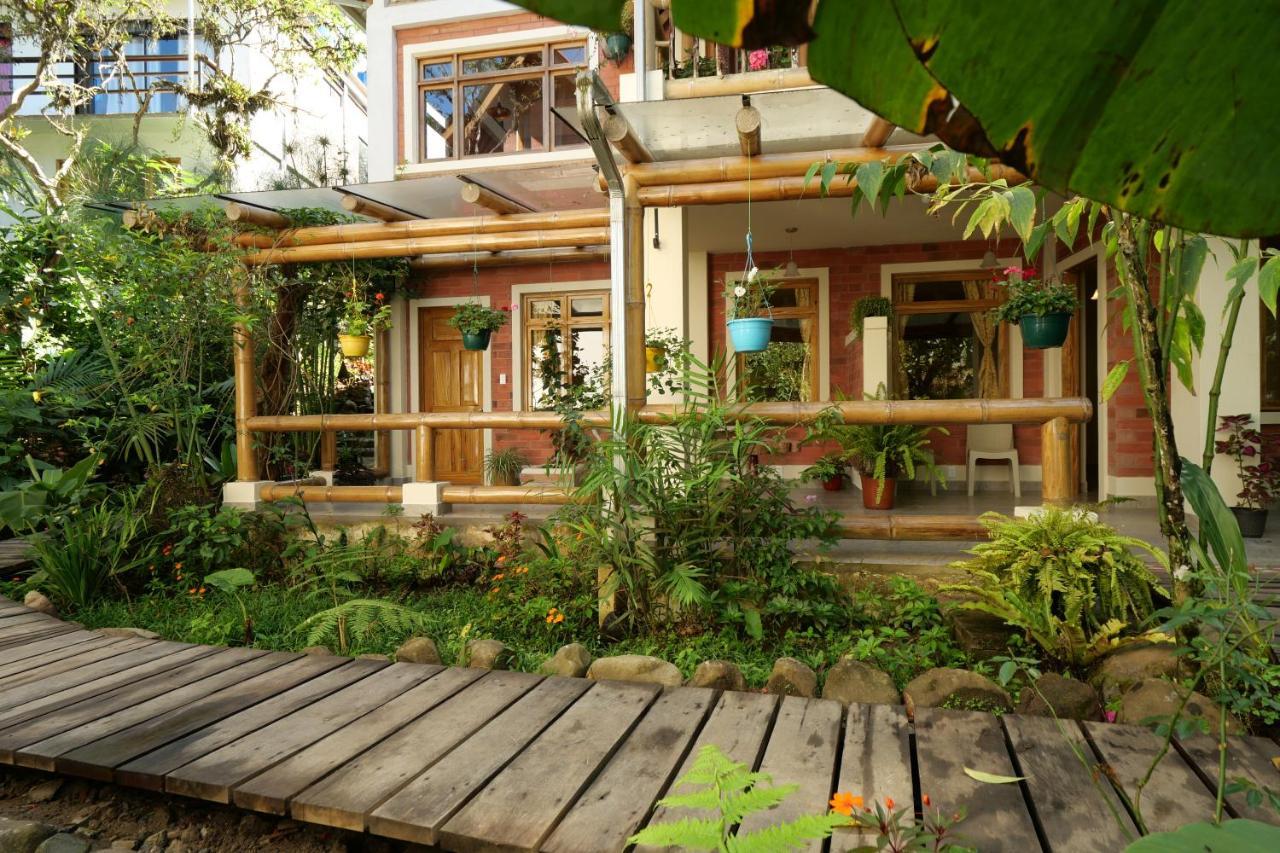 Casa Del Rio En Mindo Bed & Breakfast ภายนอก รูปภาพ