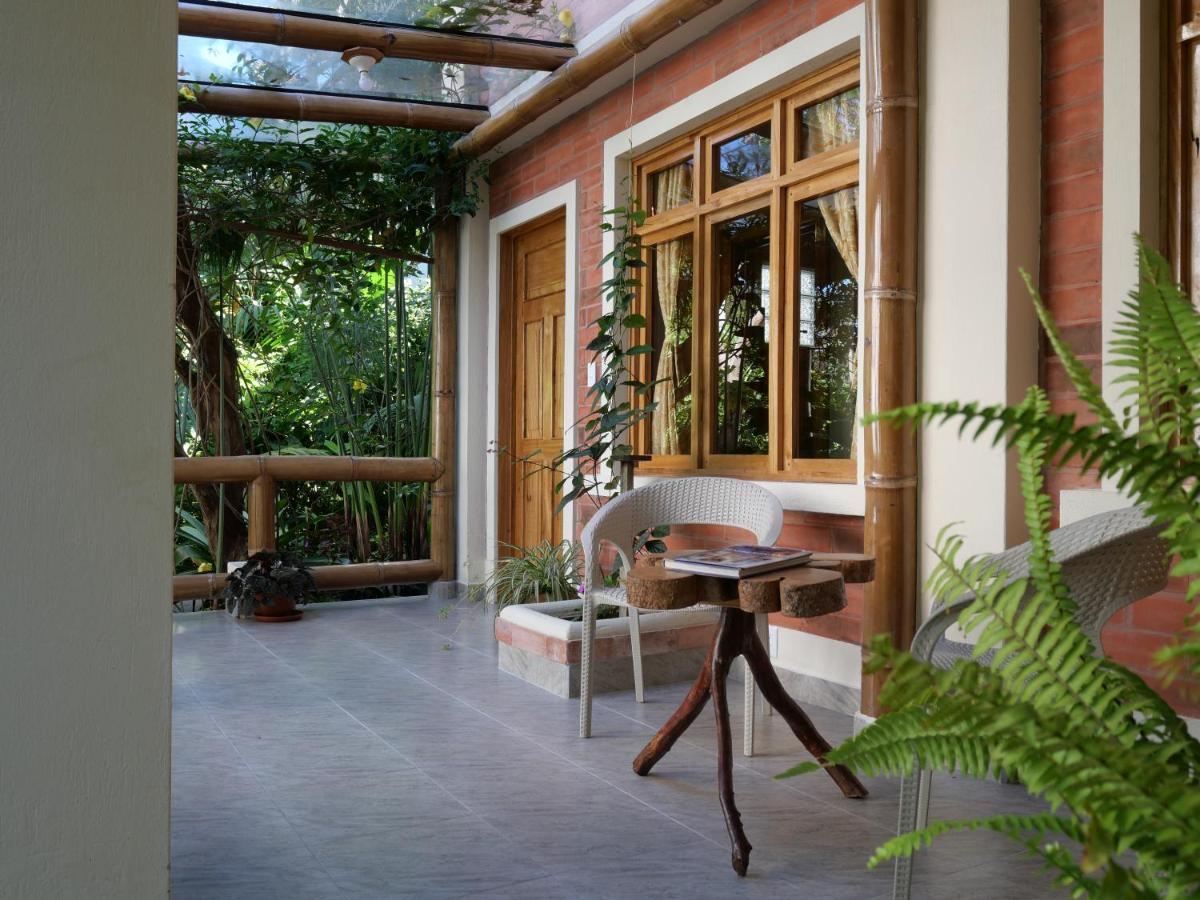 Casa Del Rio En Mindo Bed & Breakfast ภายนอก รูปภาพ