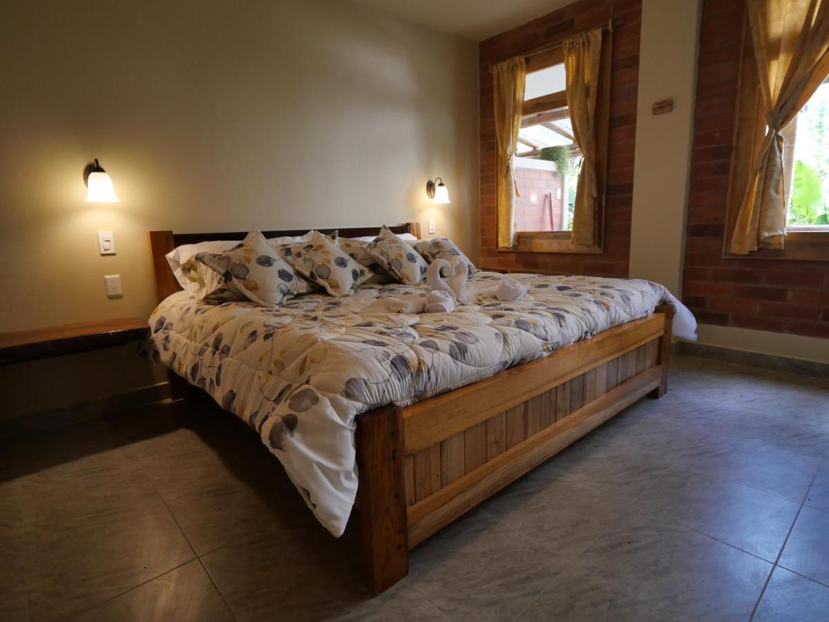 Casa Del Rio En Mindo Bed & Breakfast ภายนอก รูปภาพ