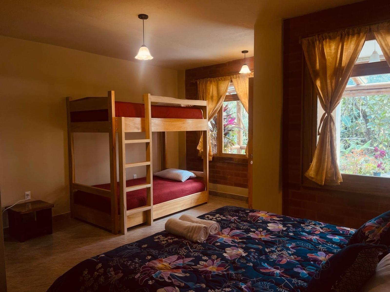 Casa Del Rio En Mindo Bed & Breakfast ภายนอก รูปภาพ