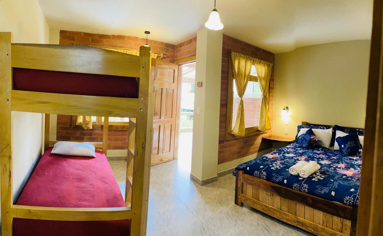 Casa Del Rio En Mindo Bed & Breakfast ภายนอก รูปภาพ