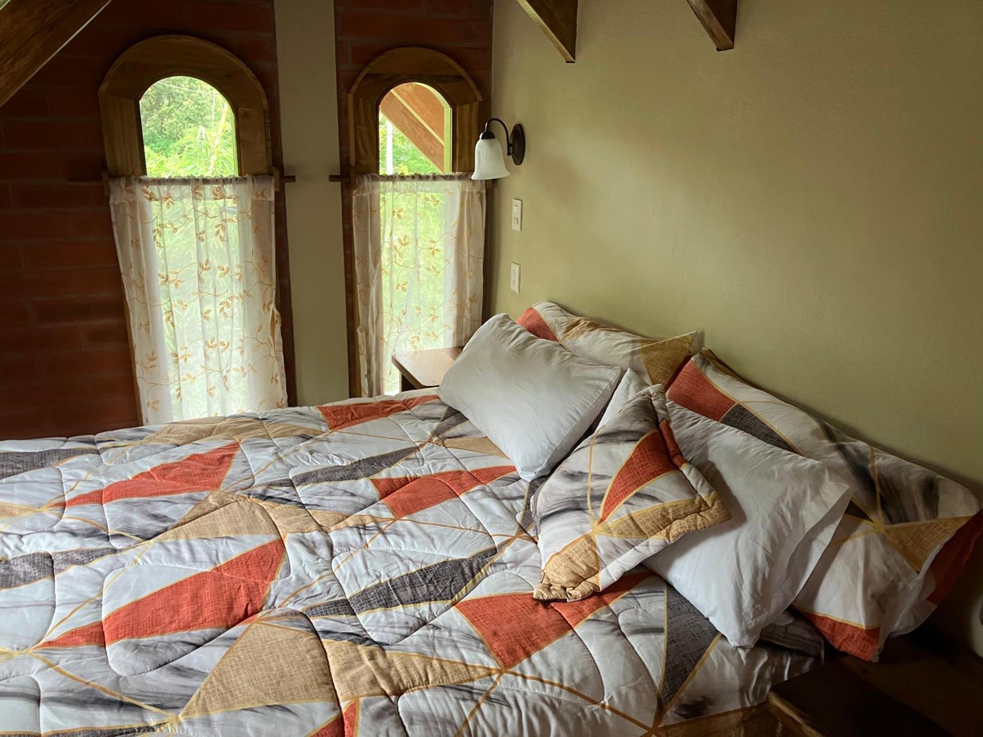 Casa Del Rio En Mindo Bed & Breakfast ภายนอก รูปภาพ
