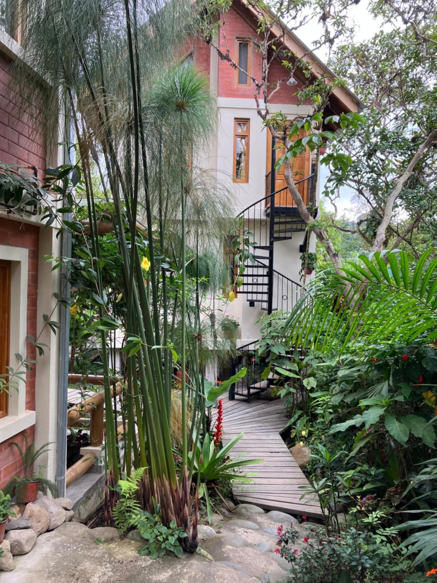 Casa Del Rio En Mindo Bed & Breakfast ภายนอก รูปภาพ