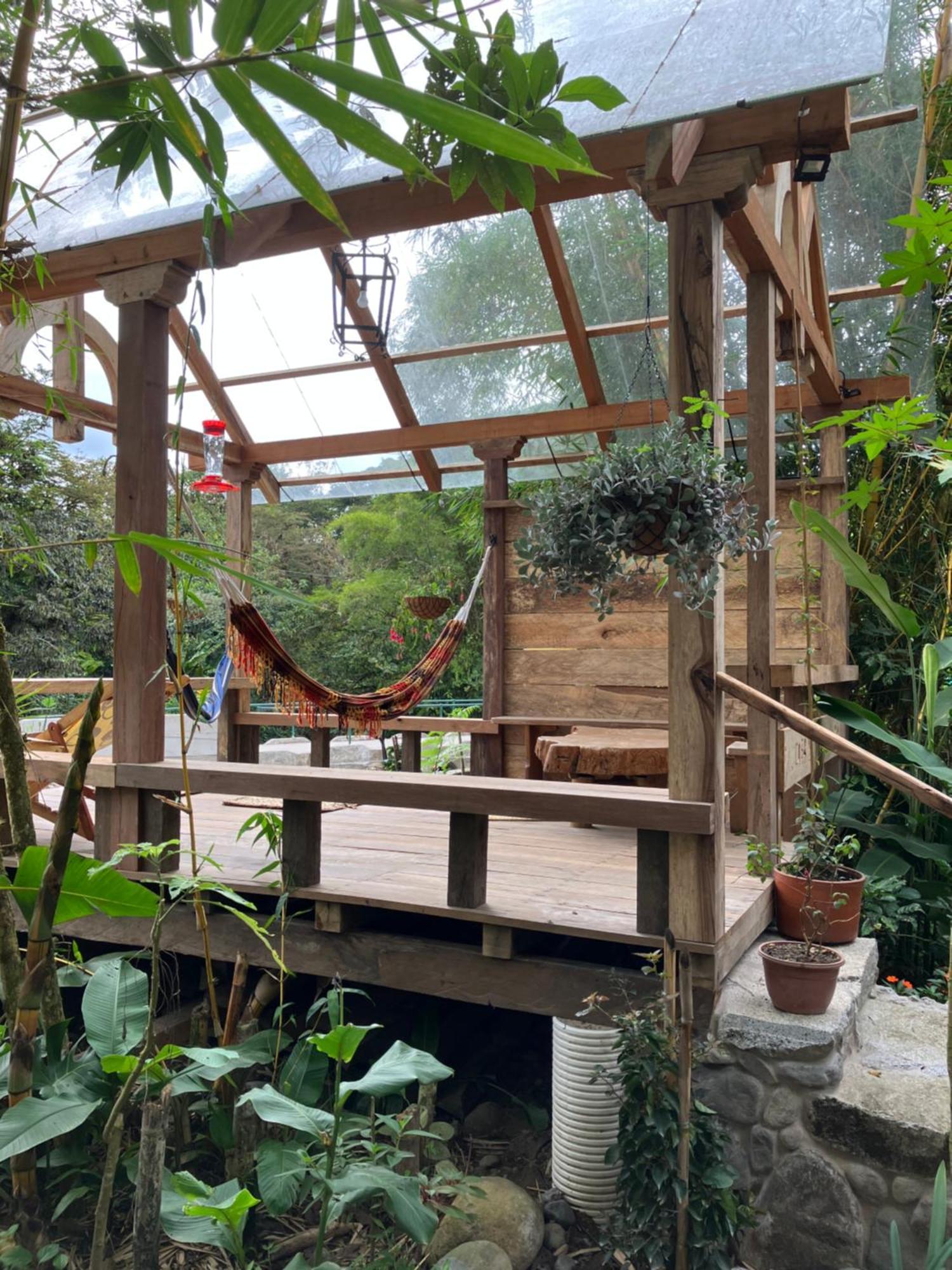 Casa Del Rio En Mindo Bed & Breakfast ภายนอก รูปภาพ