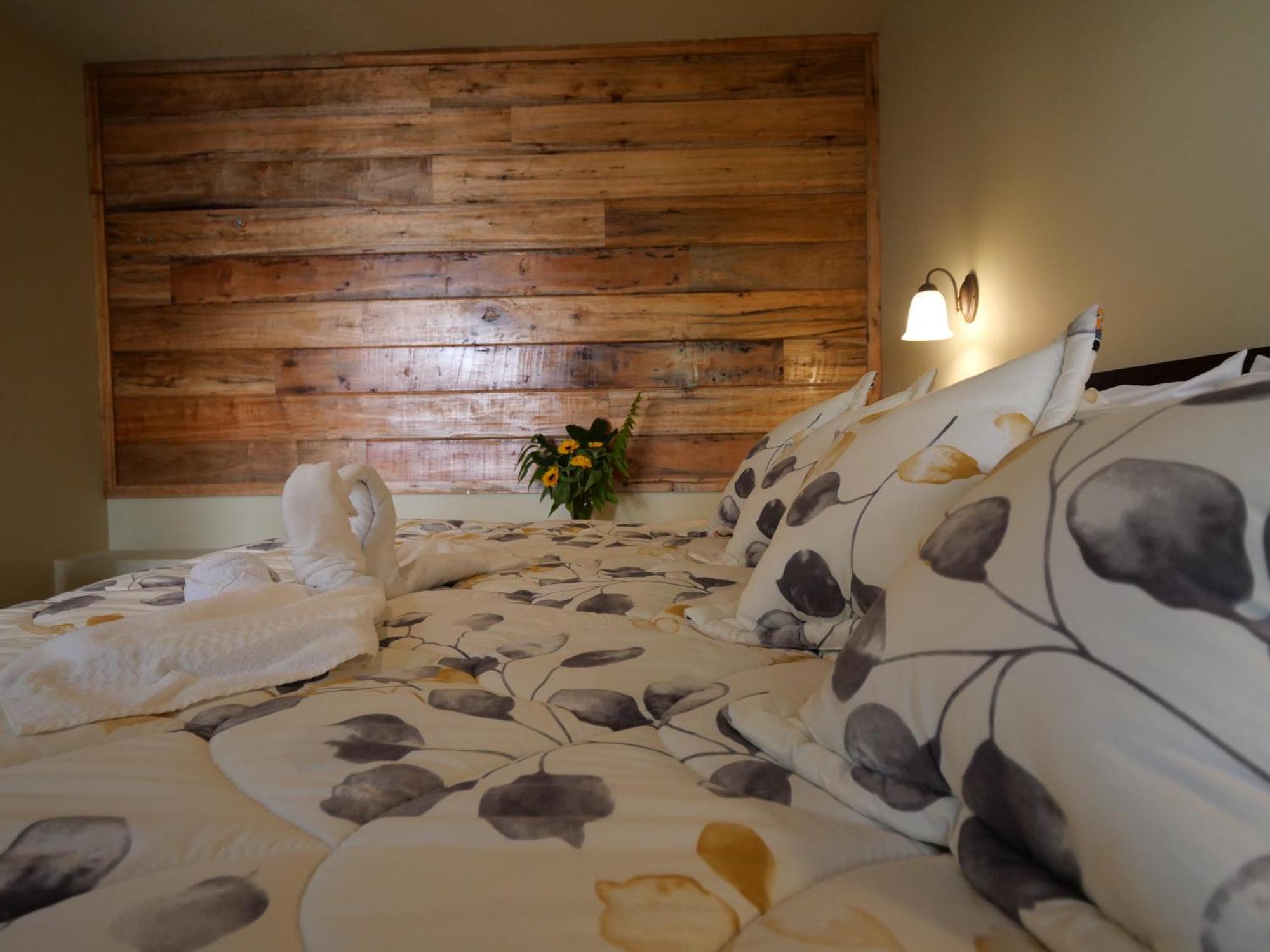 Casa Del Rio En Mindo Bed & Breakfast ภายนอก รูปภาพ