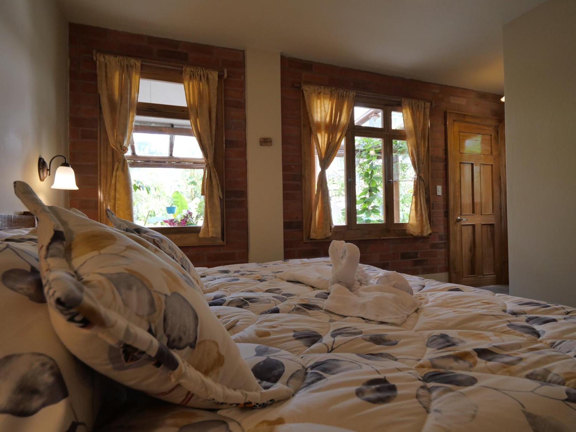 Casa Del Rio En Mindo Bed & Breakfast ภายนอก รูปภาพ